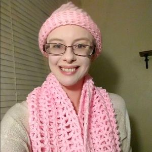 ❄️🎄Handmade Light Pink Winter Hat & Scarf Set❄️🎄